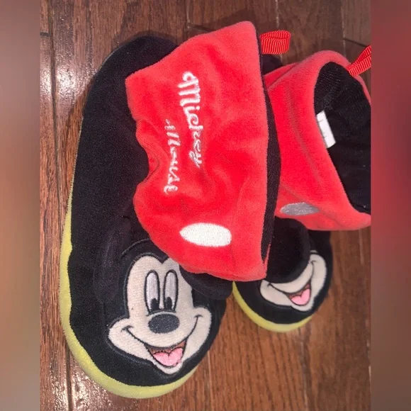 Boys 5T Cozy Bundle – Fleece Jacket, Dino Tops, Cars Tee & Mickey Slippers 9/10 - Picture 3 of 13